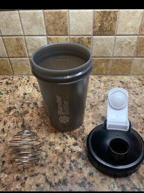 Black BlenderBottle Classic V2 shaker bottle with a flip-top lid & carry loop.